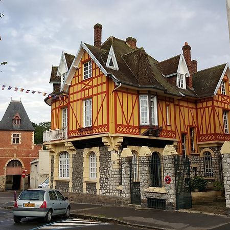 بيرون La Porte De Bretagne المظهر الخارجي الصورة