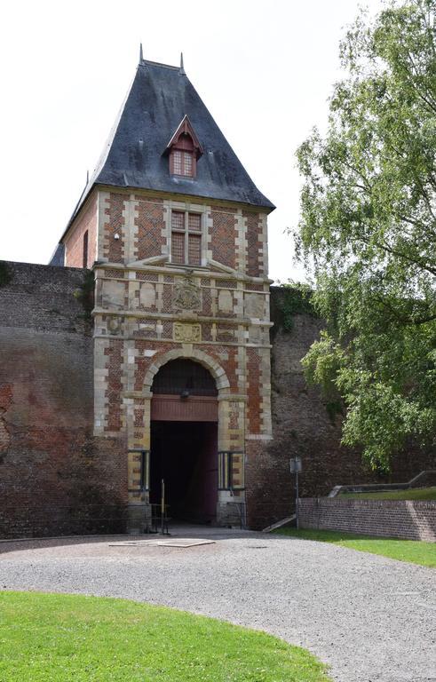 بيرون La Porte De Bretagne المظهر الخارجي الصورة